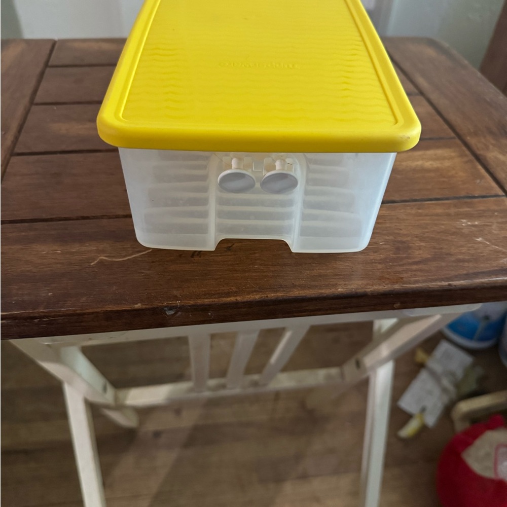 Tupperware FreshSmart Yellow Lid Container - Picture 2 of 3